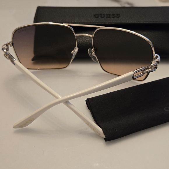 GUESS GU00159 32B Gold Shiny Pale Gold With Adjustable Nose Pads With Guess Case main image 3